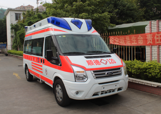 全顺大超人监护型救护车